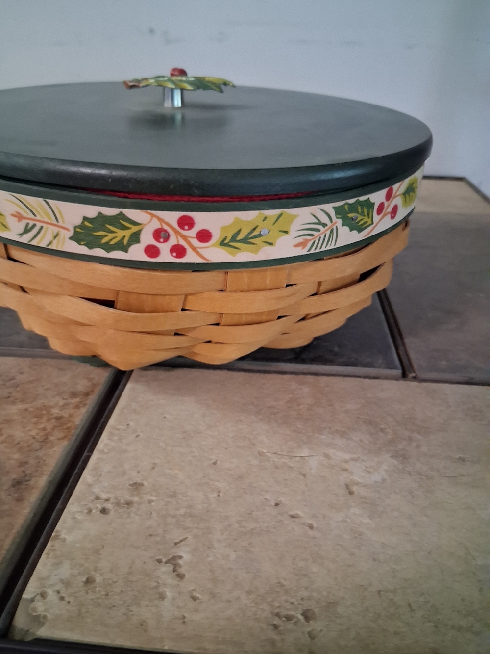 Longaberger 2011 Christmas 'Holly Berry' Lidded Basket - Picture 5 of 9